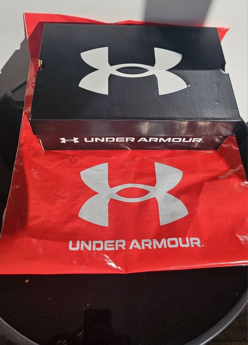 Маратонки UndeR ArmouR
