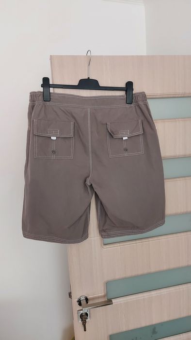 Vând pantaloni scurti Tomy Hilfiger