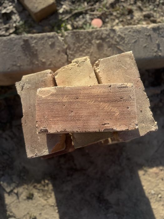 Красный кирпич