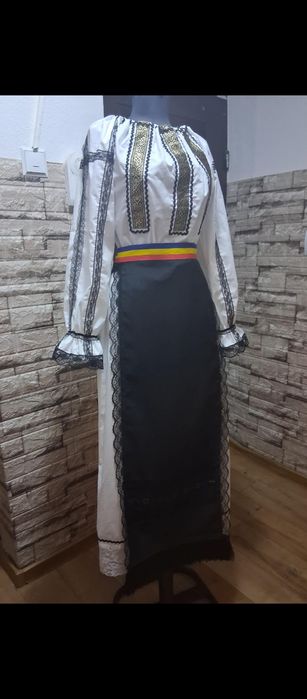 Costum popular nou ,marimea S-M
