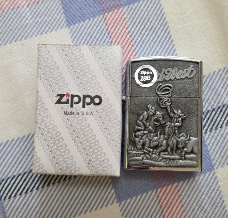 Vând bricheta zippo