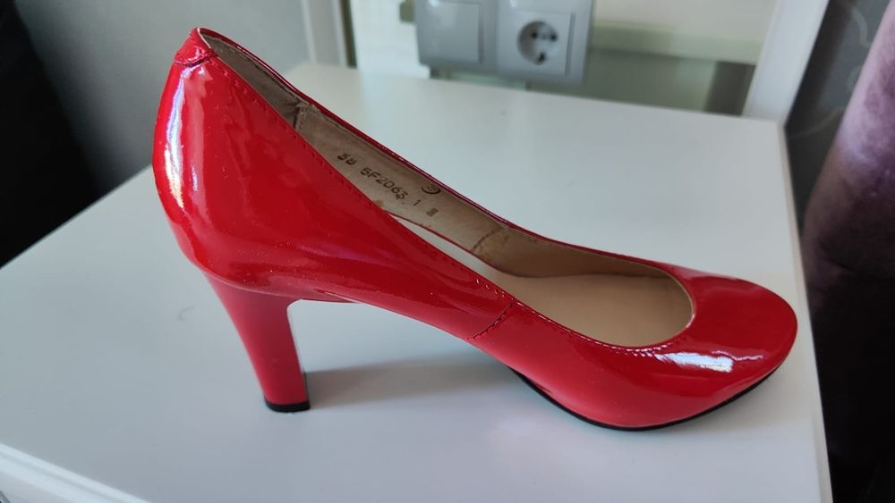 Продаю новые каблуки