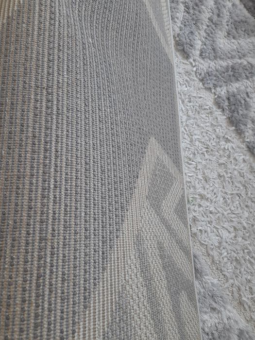 Килим, купена е от Белгия, с дълъг косъм