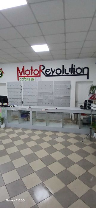 Inchiriez spatiu cu vad, central, acces parcare, magazin si birouri