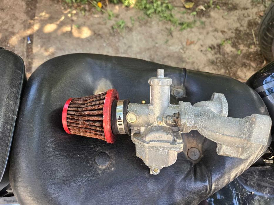 Piese motociclete (carburatoare,suspensii,oglinzi,roti etc)