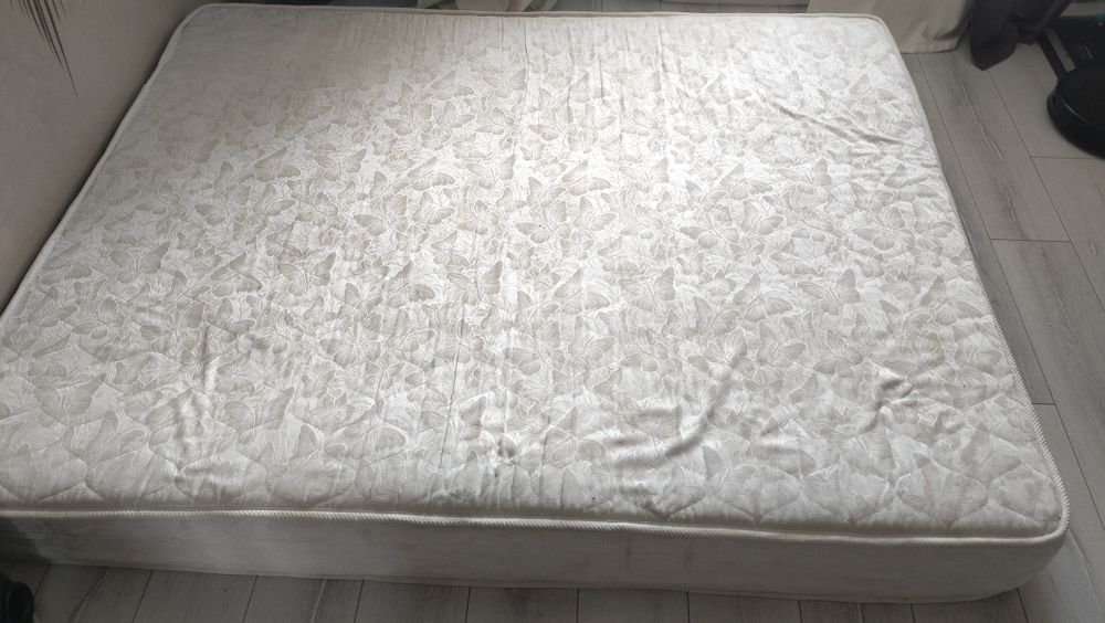 Продам матрас 200см160см20см