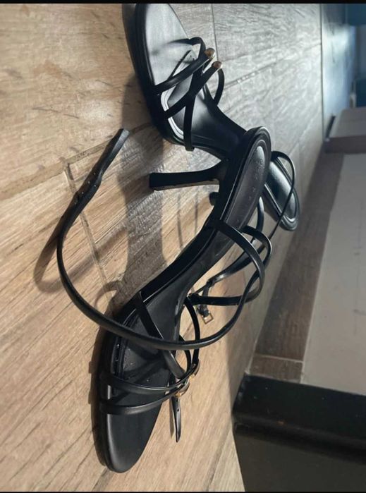 Vand sandale cu toc stiletto