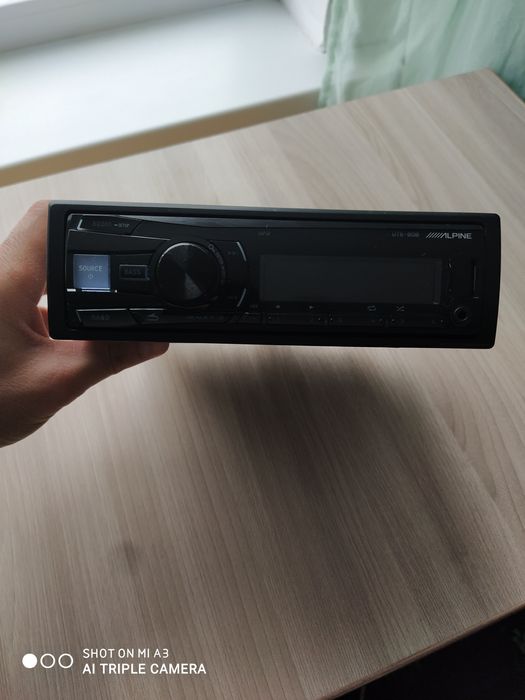Продам автомагнитолу Alpine UTE-80B