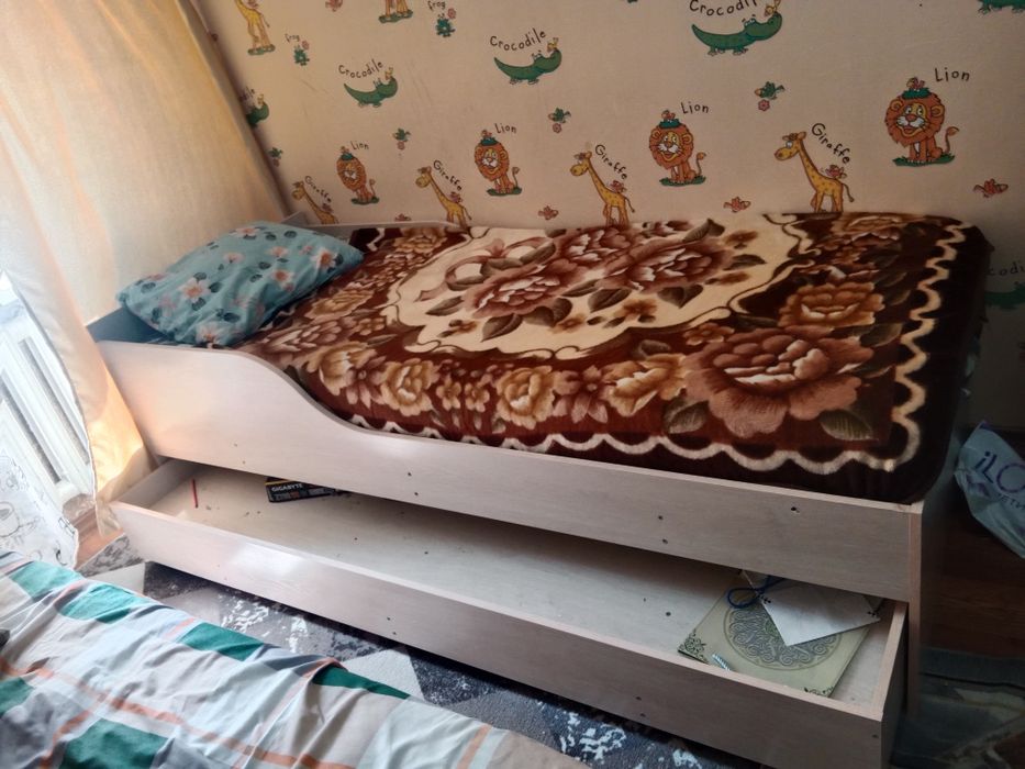 Выдвижная кровать-софа с матрасом