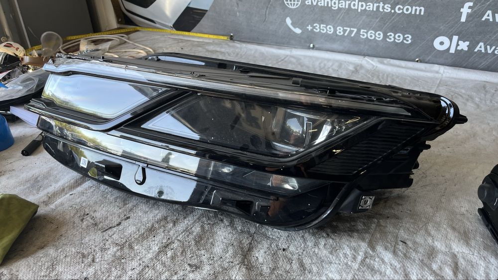 Десен и ляв фар VW Touareg 3 (2018-2024)