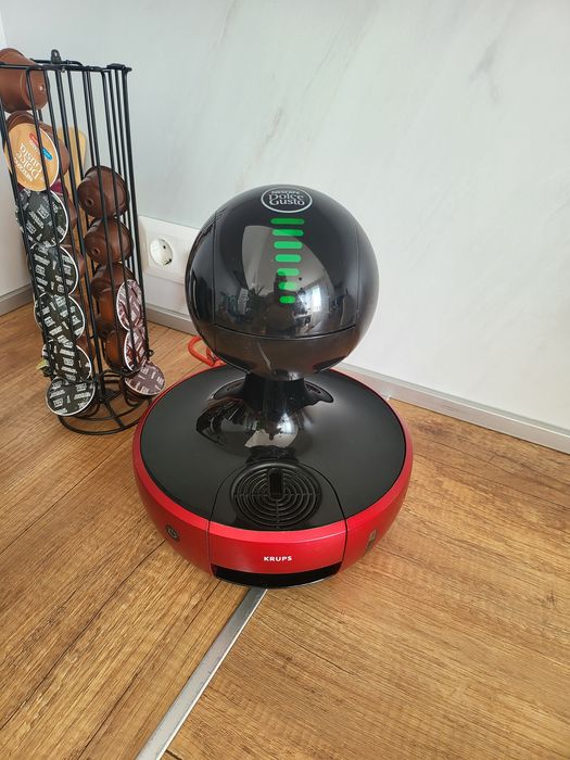 Дизайнерска кафе машина за капсули Nescafe Dolce Gusto Krups Drop в перфектно състояние и сензорни бутони