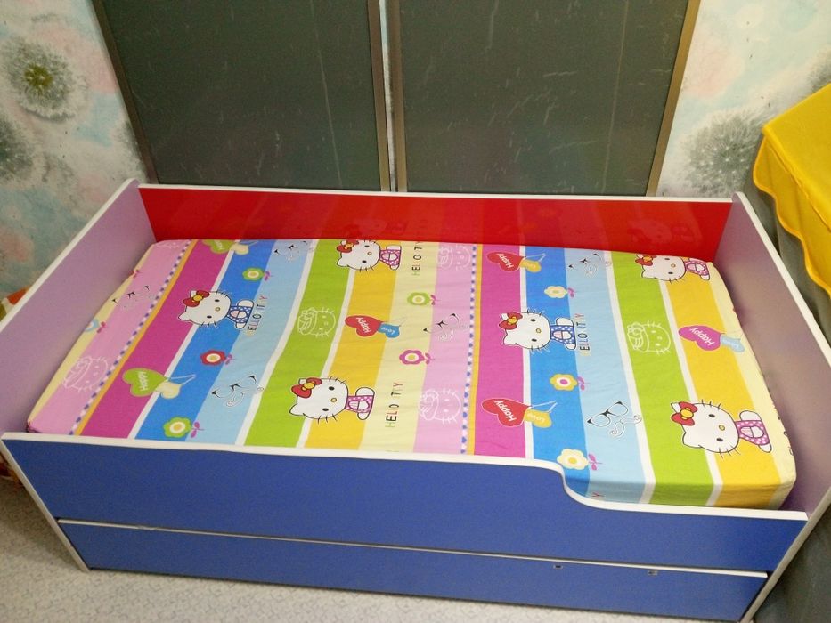 Продам кровать детскую