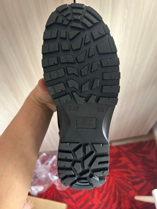 Продам берцы новый Размер 39