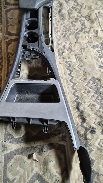 Оригинална Средна Конзола с Подлакътник за БМВ 1 серия 2003- 2013г