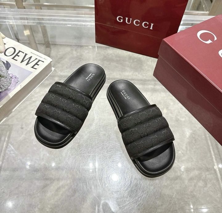 Slapi Gucci colectie noua