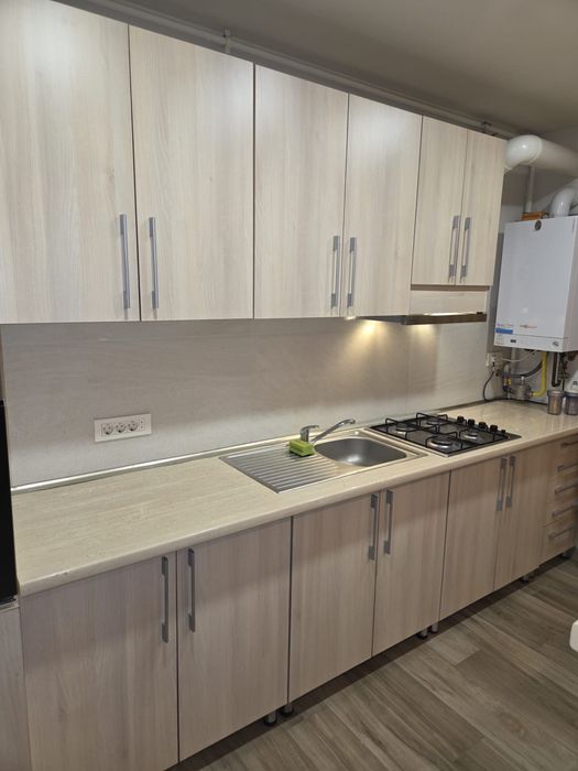 Vand mobila de bucatarie