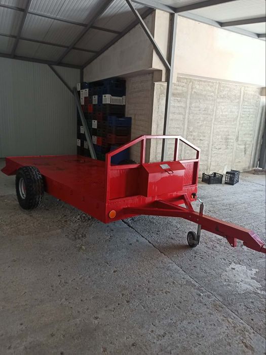 Продава се платформа