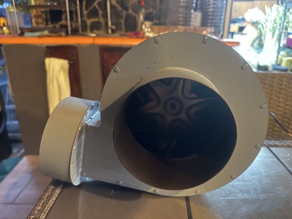 Продавам вентилаторна група за димни газове, за барбекю,камина и комин