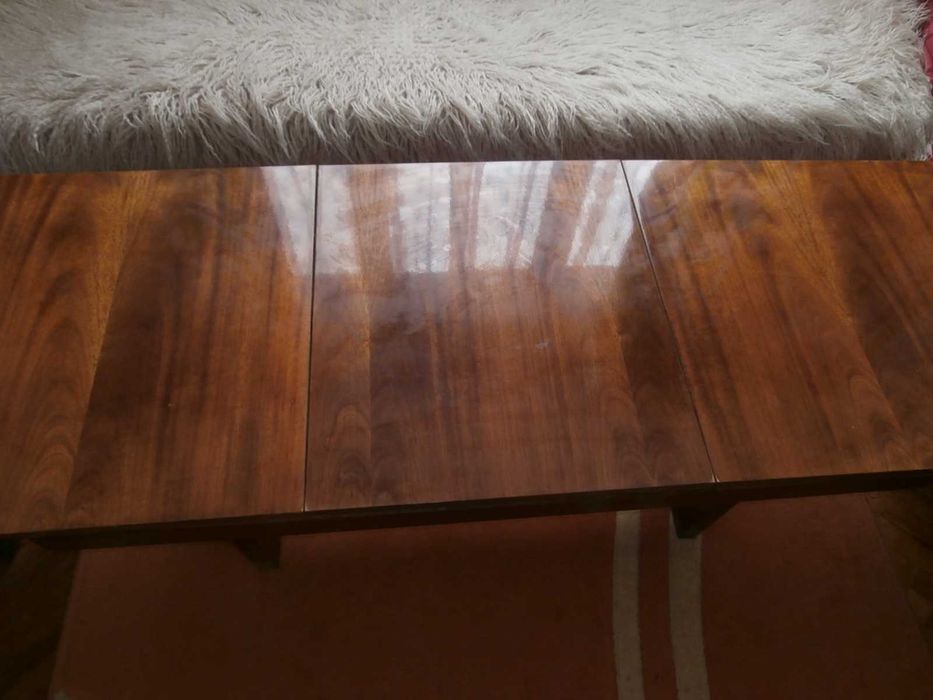 Холна разтегателна масичка