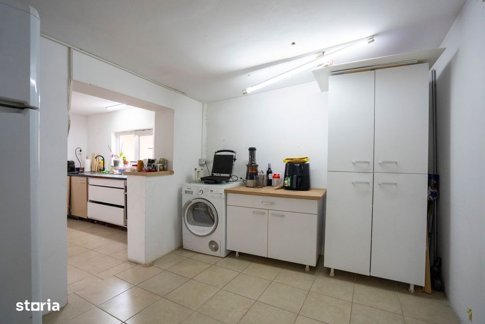 Casa 5 camere in Rogerius, la bulevard, cu acces auto