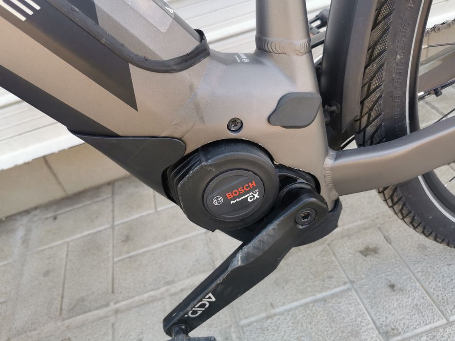 Електрически велосипед 28 цола CUBE колело