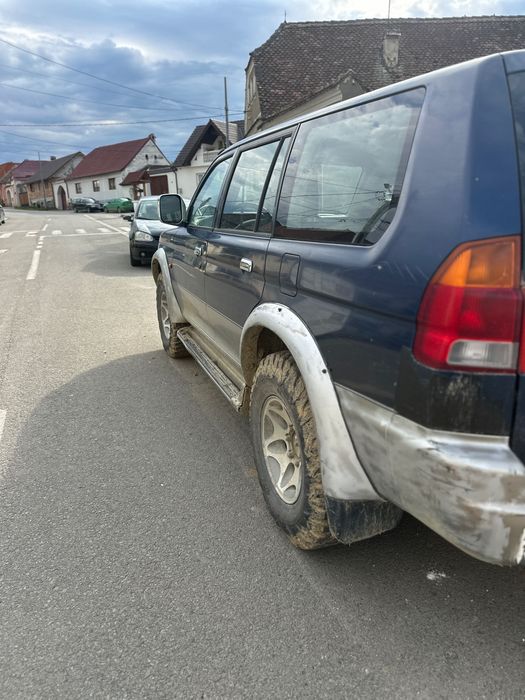 Vând Mitsubishi Pajero 2.5