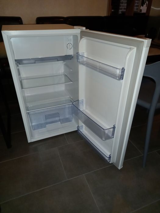 Холодильник Hisense барный новый.