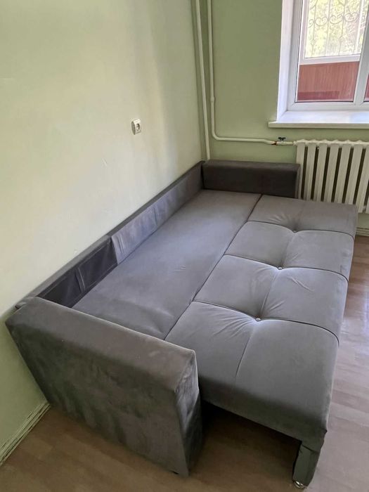 Диван, б/у, темно серого цвета.