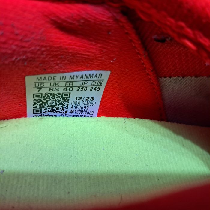 Adidasi sintetic s au sala Adidas