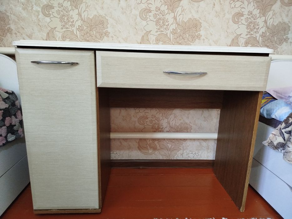 Продам письменный стол