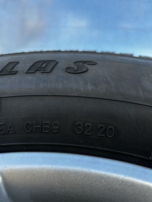 Джанти Borbet със зимни гуми 5x114.3 17цола