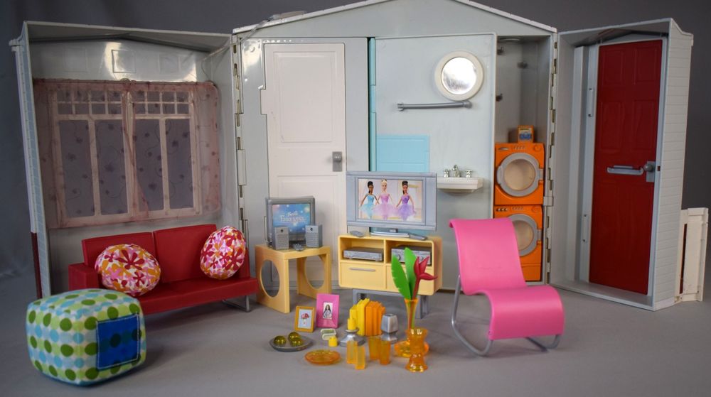 Дом Totally Real для Барби + мебель