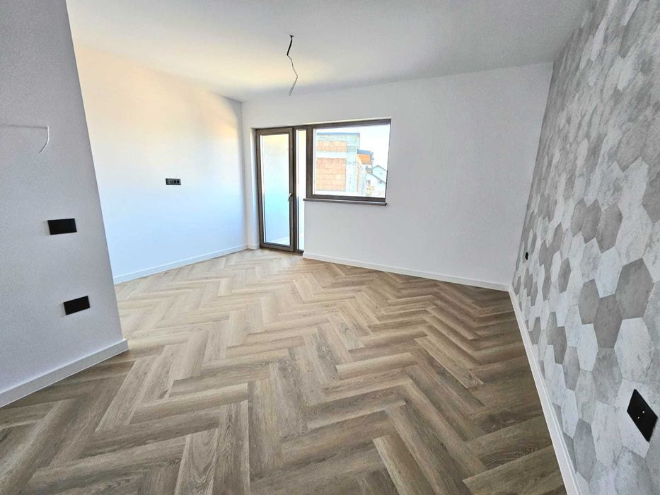 Casă modernă exclusivistă 
, fațadă ventilată HPL 
Varianta Craiovei