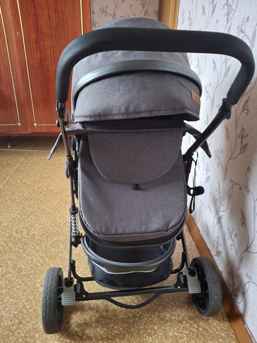 Продам коляску и стульчик для кормления