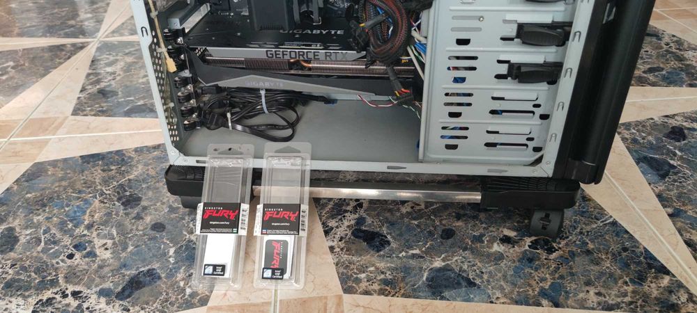 PC (calculator) Gaming Ryzen7 5800X, Gigabyte Aorus Elite, memorie RAM DDR4 Kingston Fury 32 GB CL16 , SSD Kingston NV2 M2 500GB, Gigabyte RTX 3070Ti