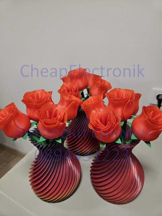 Топ подарък: 3D принтирана рейнбоу ваза с 5 червени рози