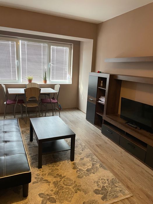 Дава се под наем Двустаен апартамент в Плевен, Идеален център - 80 кв.м за 328.95 € - Снимка #1