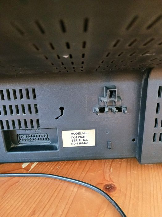 Продавам телевизор Panasonic TX-21S4TP с дистанционно