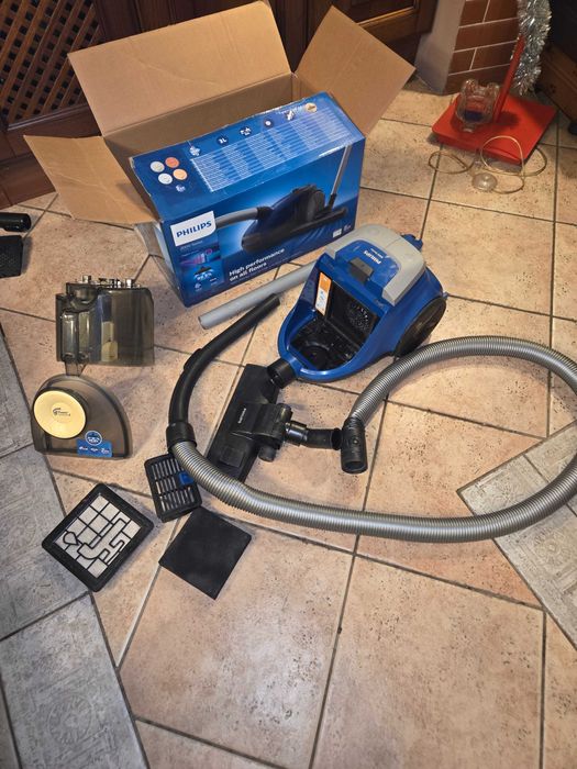Прахосмукачка Phillips 2000series