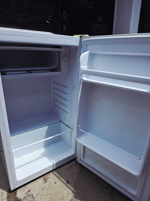 Продавам малки хладилници