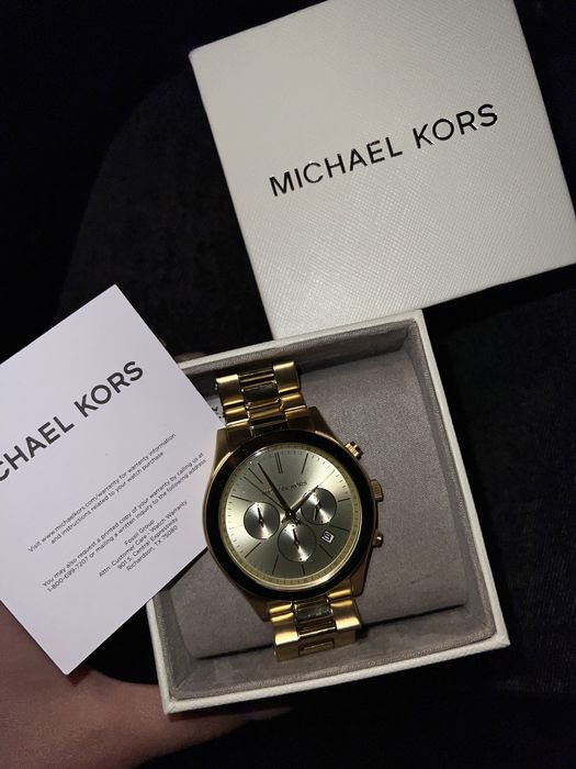 Часы бренда Michael Kors.