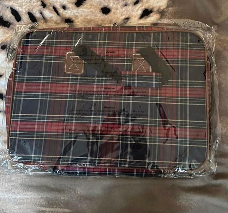 Луксозен комплект куфари,състоящ се от четири части