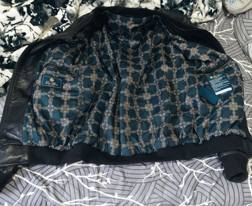 Кожаная куртка мягкая удобная фирменная  покупал за 300уе