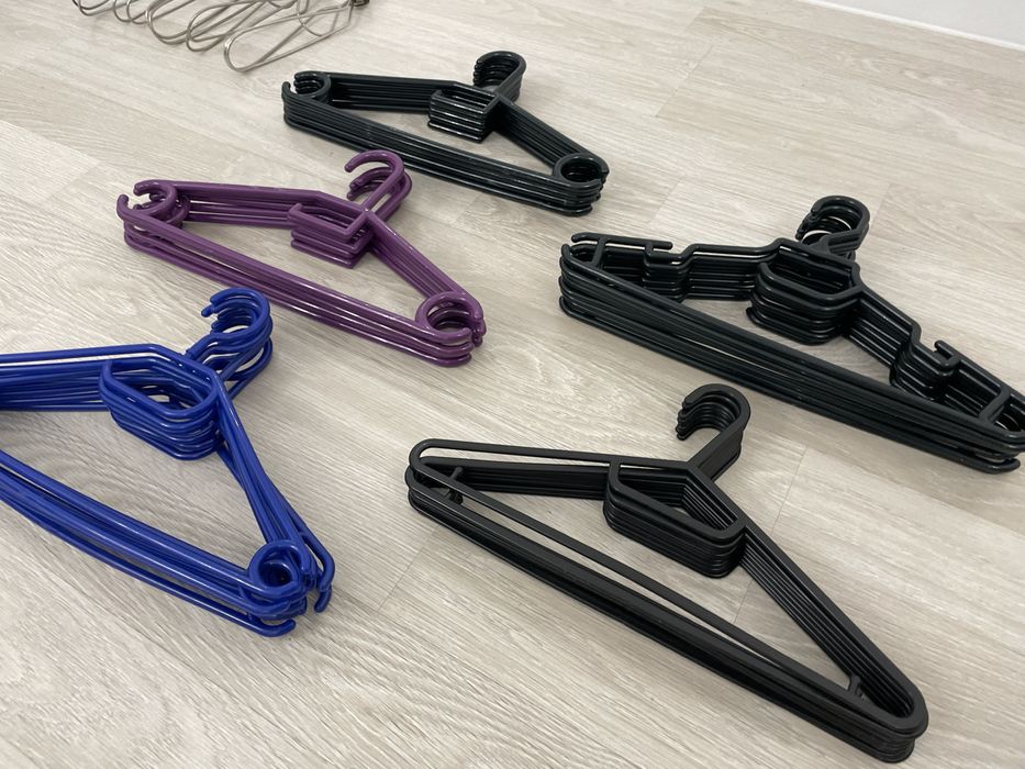 Вешалки пласмасовые