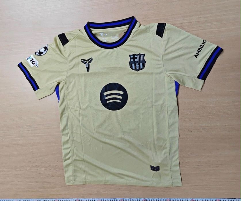 Tricou Raphinia