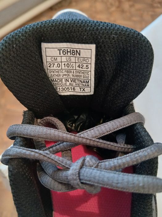 Кроссовка 20000...