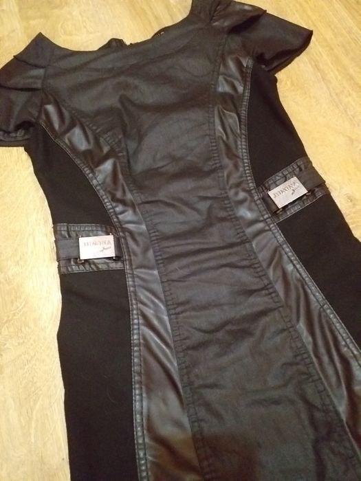 Елегантен дамски костюм, рокли и др.