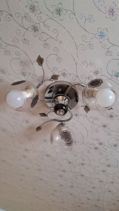 Продаются люстры