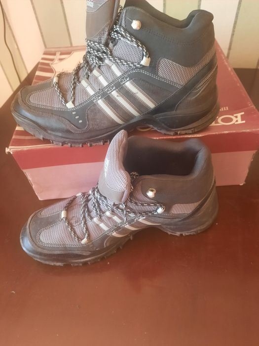 Ботинки Адидас..женскик