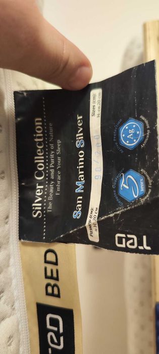 Продавам 2 легла с подм.рамки и матраците